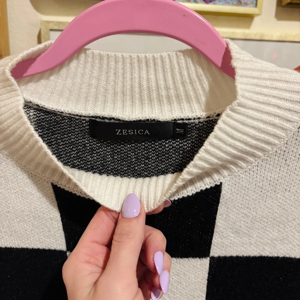Zesica Black White Checkered Sweater - Picture 5 of 9